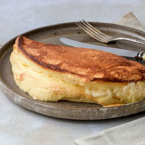 How to make Gaston Lenôtre's Sweet Soufflé Omelette — French Cooking Academy Authentic French Recipes, Home Made Puff Pastry, Egg Souffle, Puff Pastry Recipes Savory, Easy Puff Pastry Recipe, Tartare Recipe, French Omelette, Savory Puff Pastry, Souffle Recipe