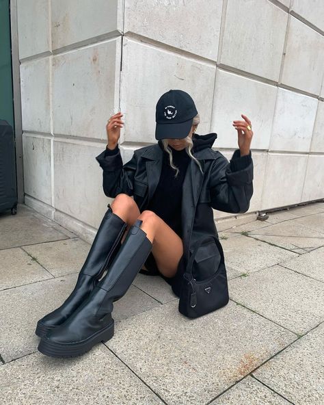 Flat Knee Boots, All Black Fit, City Outfits, Winter Fashion Outfits, Fall Winter Outfits, Aesthetic Fashion, Classy Outfits, Chic Outfits, Knee Boots