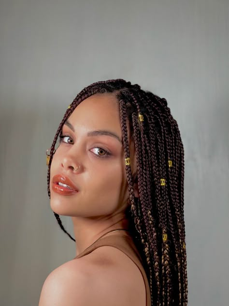 Braids With Jewelry Black Women, Box Braids With Hair Jewelry Gold Rings, Braids With Rings In Them Black Women, Afro Braids With Beads, Hair Jewelry Black Women Braids, Box Braids Hair Jewelry, Box Braids Jewelry Accessories, Braids Accessories Jewelry, Gold Hair Rings Braids