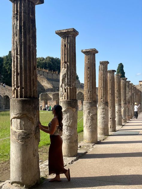 #pompeii #naples #italy #europe #architecture #greenery #green #stone #street #history #travel #travelgram #traveling #traveltheworld #bucketlist #views #lifestyle #vacation #volcano #aesthetic #earthy #photo #poses #fashion #outfits #style Pompeii Photo Ideas, Naples Photoshoot, Pompeii Aesthetic, Pompeii Pictures, Volcano Aesthetic, Naples Aesthetic, Contiki Europe, Pompei Italy, Europe Architecture