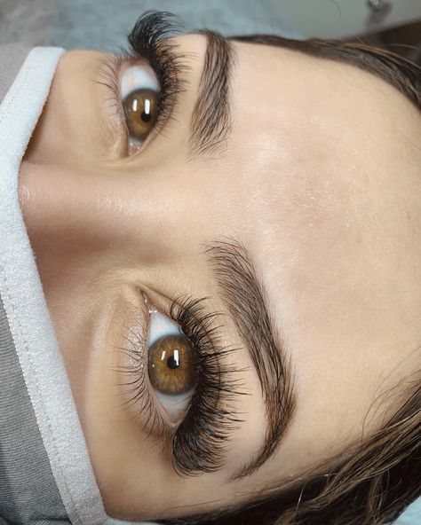 The ever-so-popular wispy eyelash extensions, but what are they? ⤵️ This newer lash style is so trendy, made popular by Kim Kardashian. Wispy lashes are essentially lashes made to look fine and feathery. It's all about that long, fluffy length! 😍 If you're looking for a lash style that looks similar to natural lashes, ask for a wispy lash set next time! Save this photo for reference and show our lash artists! We want to help you achieve your dream lashes ☁️ Kim Kardashian Eyelash Extensions, Rzesy Kim Kardashian, Kim Kardashian Lash Extensions, Wispy Hybrid Lashes Cat Eye, Fluffy Eyelash Extensions, Light Volume Lash Extensions Doll Eye, Long Fluffy Lash Extensions, Lashes Kim Effect, Kim Kardashian Eyelashes