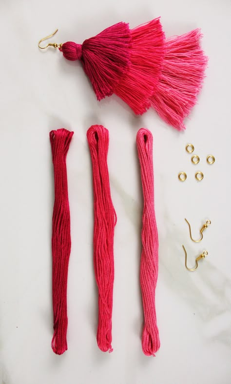 DIY tassel earrings in pink Diy Tassel Earrings, Anting Manik, Pink Tassel Earrings, Crochet Earrings Pattern, Diy Tassel, Bracelet Knots, Pink Tassel, Macrame Earrings, Tassel Jewelry