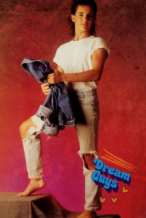 Jeremy Licht in the trendy ripped jeans look. Ripped Jeans Look, 80’s Men, Jason Bateman, Cute Guy Pics, Celebrity Trends, 1980s Fashion, Famous Faces, Handsome Anime Guys, Leather Jacket Men