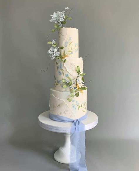 Hand Painted Wedding Cake, Painted Wedding Cake, Fondant Flower Tutorial, Country Wedding Cakes, Square Wedding Cakes, Wafer Paper Flowers, Painted Florals, Hand Painted Wedding, Fall Wedding Cakes