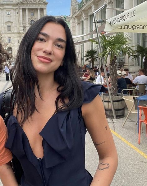 Dua Lipa Curly Hair, Dia Lipa Hair, Dua Lipa Brown Hair, Dua Lipa No Makeup, Dua Lipa Long Hair, Dua Lipa Hair, Dua Lipa Makeup, Dua Lipa Icon, Beautiful Dua