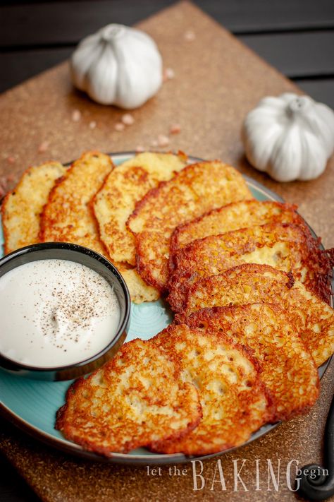 Draniki Recipe, Potato Latkes Recipe, Latkes Recipe, Potato Latke Recipe, Ukrainian Food, Potato Latkes, Shredded Potatoes, Potato Pancakes, Polish Food