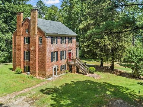 Old Virginia Homes, Tappahannock Virginia, Virginia Architecture, Classic Colonial Homes, Colonial House Interior, West Va, Colonial Life, Holly Wood, Historic Homes For Sale