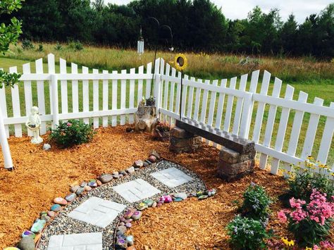 Memorial Flower Bed Ideas, Memorial Garden Ideas Diy Projects, Pet Cemetery Ideas Memorial Gardens, Garden Memorial Ideas, Backyard Memorial Garden Ideas, Memorial Garden Ideas Diy, Pet Memorial Garden Ideas, Memorial Benches Outdoor, Pet Cemetery Ideas