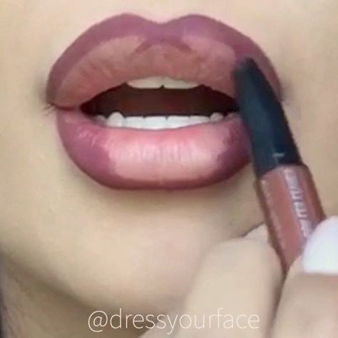 Trending : The Ombre Lip : How To Do An Ombre Lip Ombre Lips Tutorial, Ombré Lip, Ombré Lips, How To Do Ombre, Ombre Lipstick, Ombre Lip, Lips Tutorial, Lip Looks, Lipstick For Dark Skin