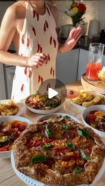 Isabelle Heikens on Instagram: "Tomato themed dinner party 🍅 let me know what theme I should do for September !" Isabelle Heikens Dinner Party, Tomato Theme Party, Isabelle Heikens, Themed Dinner Party, Themed Dinner, Dinner Party Themes, Dinner Themes, Wardrobe Inspiration, Dinner Party