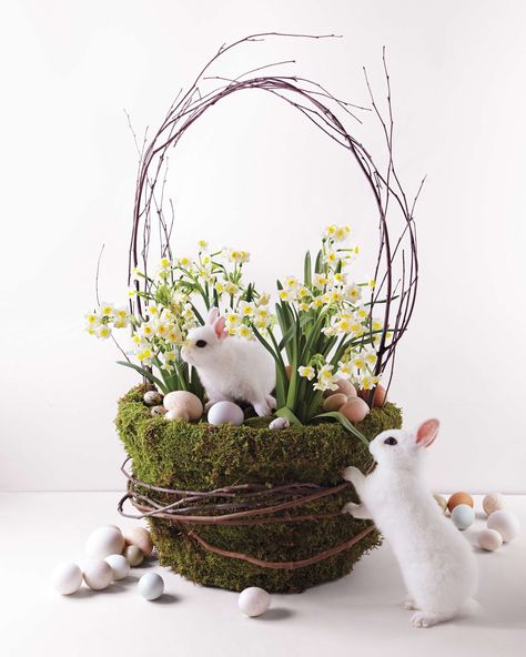 Garden Easter Basket, Pink Easter Basket, Diy – Velikonoce, Mosses Basket, Fun Easter Baskets, Holiday Baskets, Moss Decor, Easter Basket Ideas, Easter Bunny Basket