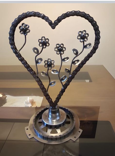 Welding Projects Gift Ideas, Romantic Welding Projects, Small Welded Art, Welded Gifts For Girlfriend, Fun Welding Projects, Small Welding Projects Ideas, Welded Gifts, Welded Flowers, Weld Idea