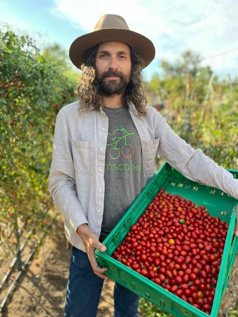 Meet the Urban Farmer Determined to Teach Others About Edible Landscapes - Modern Farmer Modern Farmer, Urban Farmer, Native Plant Gardening, City Farm, Dry Garden, Edible Landscaping, Pollinator Garden, Edible Plants, Community Gardening