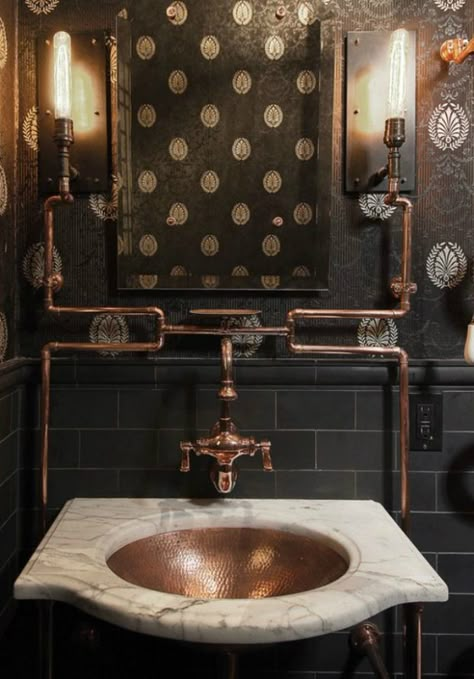 20 Bathroom Designs With Vintage Industrial Charm Baie Vintage, Industrial Vintage Decor, Décor Steampunk, Steampunk Bathroom, Industrial Bathroom Decor, Industrial Bathroom Design, Steampunk Interior, Classic Room, Steampunk House