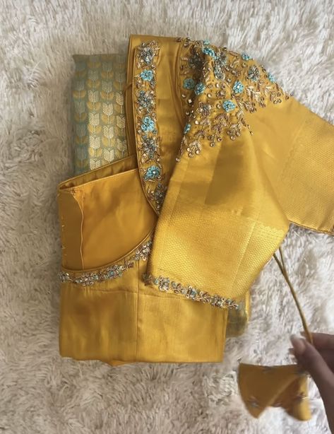 Yellow Blouse Design Silk, Gold Saree Blouse Design, Golden Colour Blouse Design, Yellow Blouse Maggam Work, Pattu Blouse Design Models Latest, Gold Blouse Designs Latest, Yellow Blouse Design, Yellow Blouse Designs, Gold Blouse Designs