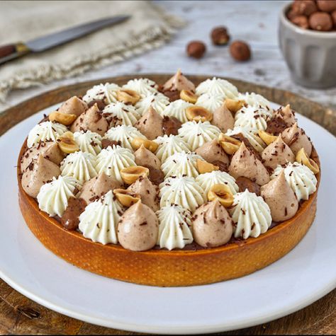 Tarte vanille et praliné – Clélia Food & Photo Patisserie Fine, Pastry Cook, Paris Brest, Sweet Cooking, Tart Dessert, Tart Baking, French Dessert, French Desserts, Dessert Decoration