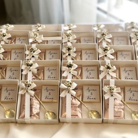 Wedding Guest Gifts Party Favors, Wedding Chocolate Decoration, Wedding Doorgift, Practical Wedding Favors, Wedding Favours Bottles, Coffee Wedding Favors, Islam Art, Coffee Favors, Wedding Bottle Opener Favors