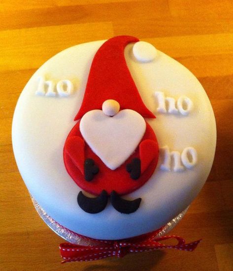 Gonk Cake Ideas, Fondant Christmas Decorations, Christmas Cake Fondant Decorating Ideas, Gonk Christmas Cake, Christmas Cake Designs Fondant, Christmas Cake Ideas Fondant, Gonk Cake, Simple Christmas Cake Decorations, Simple Christmas Cake Designs