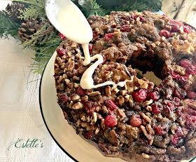 Estelle's: CHRISTMAS CRANBERRY PECAN COFFEE CAKE Classic Christmas Dessert, Cranberry Coffee Cake, Christmas Morning Brunch, Layers Cake, Pecan Coffee Cake, Cranberry Chocolate, Christmas Cranberry, Cranberry Baking, Christmas Baking Recipes