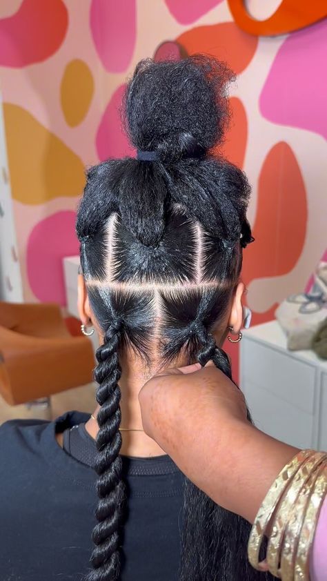 @braided.by.zhane | Watch me do my twist 🖤 Follow (@braided.by.zhane ) for more #braidedbyzhane #labraids #labraider #bohoknotlessbraids #braidsla... | Instagram Hairstyles 15, Triangle Box Braids, Trendy We Fryzurach, Blonde Box Braids, Short Box Braids, Jumbo Box Braids, Hot Hair Colors, Long Box Braids, Box Braids Styling