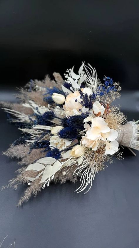 Boho Navy Bouquet, Boho Wedding Navy Blue, Navy Flower Arrangements, Navy Blue Flowers Bouquet, Boho Wedding Flower Arrangements, Navy Blue Boho Wedding, Beige Wedding Bouquet, Navy Blue Wedding Ideas, Navy Blue Wedding Bouquets