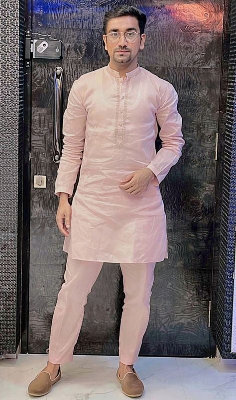 Mens short light pink pasha kurta Light Pink Kurta For Men, Pant Design For Men, Pink Kurta For Men, Engagement Dress For Men, Arbaz Khan, Short Kurta For Men, Men Dressing, Men Pants Pattern, Fashion Advisor