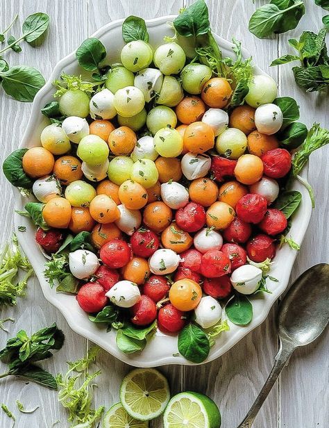 A platter filled with a colourful Agua Fresca Melon Salad dressed with a Hot Honey and Lime Vinaigrette. Fresh mint and lime slices surround the platter. Summer Vegetarian Salad Recipes, Melon Caprese Salad, Watermelon Tajin Salad, Melon Fruit Salad, Summer Make Ahead Dinners, Cantelope Salad Recipes, Summer Fruit Board, Melon Ball Salad, Cantelope Melon Recipes