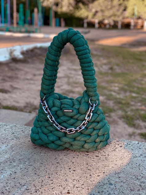 Bag with Bulky yarn Knitting Crochet pattern by Anna Kuznietsova Chunky Yarn Bag, Crochet Shoulder Bag Pattern, Yarn Tote Bag, Shoulder Bag Pattern, Yarn Tote, Big Yarn, Purse Tutorial, Shoulder Bags Pattern, Crochet Shoulder Bag