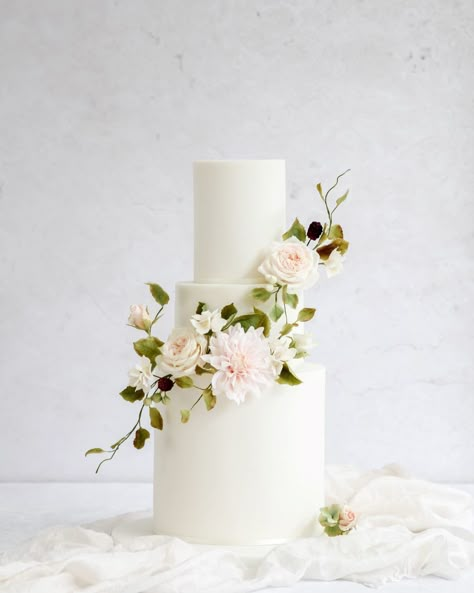 Wedding Cake Styles, Sugar Flower Wedding Cake, Flower Cake Design, Flower Wedding Cake, Simple Wedding Cakes, Cake Roses, Cake Styles, Bridal Cake, Wedding Cake Flowers