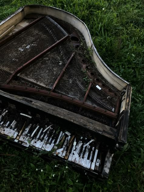 Abandoned Piano Aesthetic, Acoustic Music Aesthetic, Piano Aesthetic Vintage, Old Piano Aesthetic, Vintage Piano Aesthetic, Dark Piano Aesthetic, Angela Core Aesthetic, Old English Aesthetic, Old Music Aesthetic