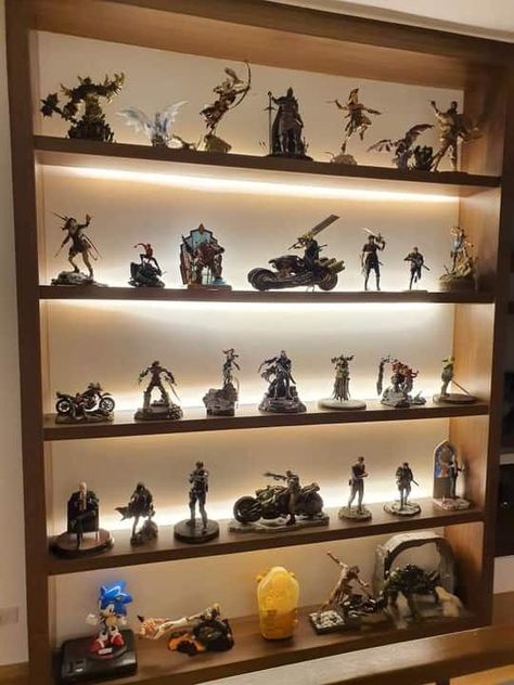 Display Cases For Action Figures, Amiboo Display, Display Figurines Ideas, Collector Display Ideas, Collectible Display Ideas, Display Shelves For Collectables, Memorabilia Display Ideas, Action Figure Display Ideas, Figure Collection Display