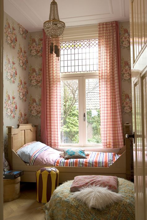 Vintage and Nordic blend in girl's room by Bieke Claessen Interior Design Per La Casa, Frosé, Interior Design Boards, Dekorasi Kamar Tidur, Design Del Prodotto, Beautiful Bedrooms, Childrens Bedrooms, Girl Room