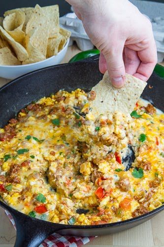 Breakfast Queso Fundido Fundido Recipe, Chili Cheese Dip Recipes, Cheesy Dip Recipes, Hatch Chili Recipes, Chili Pepper Recipes, Hatch Chili, Chili Cheese Dips, Thanksgiving Breakfast, Queso Fundido