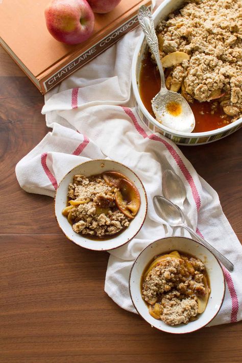 Old Fashioned Apple Crisp, Apple Crisp Topping, Easy Apple Crisp Recipe, Scoop Of Ice Cream, Apple Crisp Easy, Peach Crisp, Fall Desserts Easy, Potato Crisps, Apple Crisp Recipes