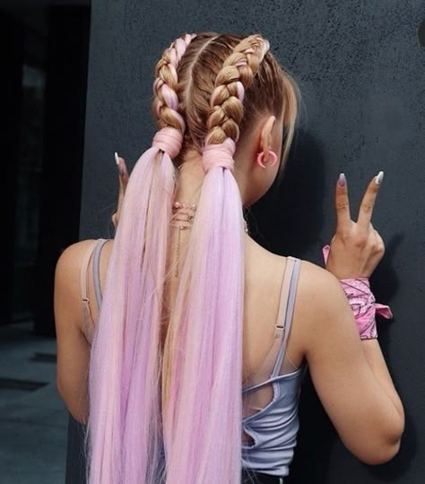 Festival Hair And Makeup, Whimsical Hairstyles, Festival Hair Braids, Weird Haircuts, Rave Braids, Festival Braids, Vibrant Makeup, Peinados Hair Styles, Rave Hair