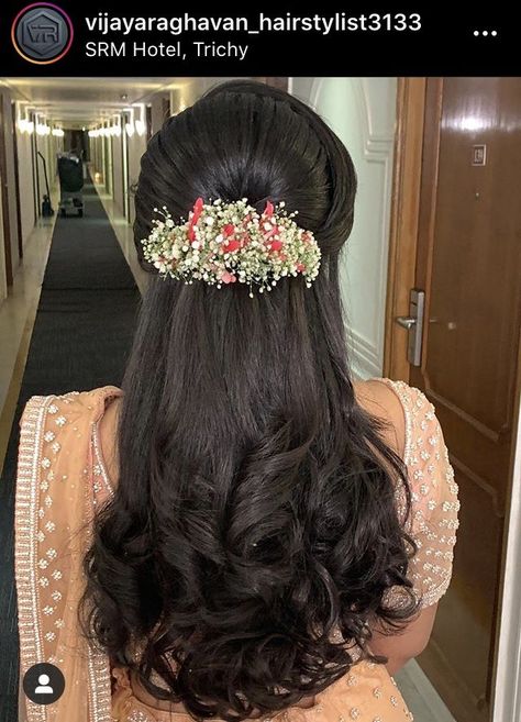 Hairstyles For Long Hair Engagement Indian, Engagement Hairstyles Half Up Half Down, Bridal Veni Hairstyle, Jewellery For Reception Saree, Hair Styles For Mehendi Function, Hair Style For Marriage Saree, Marriage Reception Hairstyles, Haïr Style For Reception Bride, Engagement Saree Hairstyles