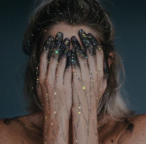 Sara Shakeel, Her Eyes, A Woman, Glitter, Instagram, Art