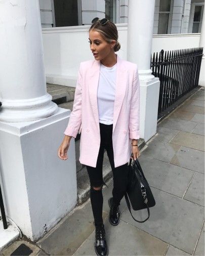 861dc9bd7f4e7dd3cccd534d0ae2a2e9 Chic Blazer Outfit, Pink Blazer Outfit, Blazer Rose, Black Blazer Outfit, Light Pink Blazers, Look Rose, Pink Blazer, Blazer Outfits, Wardrobe Style