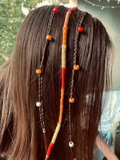 String Hair Wraps, Thread Hair Wraps, Boho Hair Wrap, Hairstyle Ideas Easy, Pool Hairstyle Ideas, Hippie Hair, Hair Stylies, Hair Wraps, Hair Beads