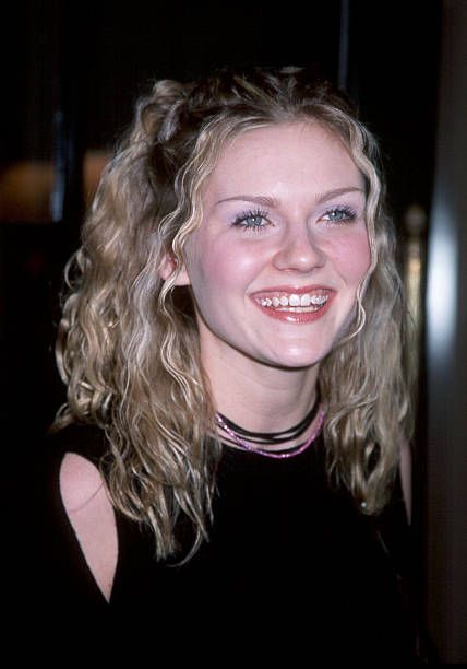 Kirsten Dunst 1999 Pictures and Photos - Getty Images 2000s Hairstyles, Y2k Hair, Half Up Half Down Hair Prom, Crimped Hair, 90s Hairstyles, Kirsten Dunst, Half Up Half Down Hair, Half Up Hair, Half Up Half Down