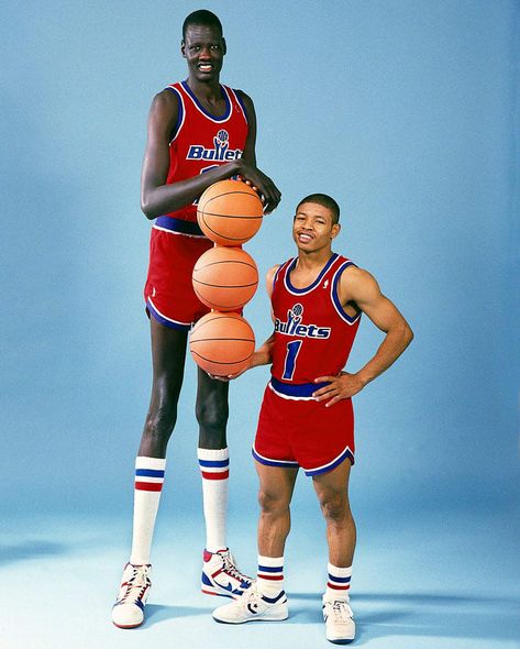 Manute Bol, Muggsy Bogues, Nba Jam, Most Beautiful Words, Basketball Photography, Nba Legends, Sports Figures, Hot Shots, Nba Players