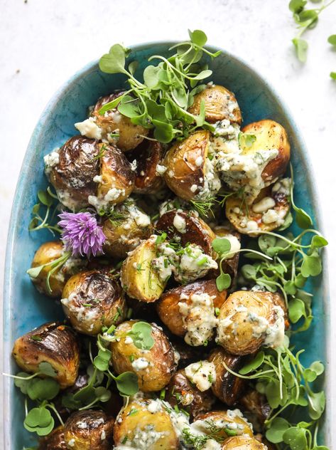 Grilled gorgonzola potatoes - I’m so sad we won’t get to do our usual traditions like head to our favorite parade and have a big cookout, but we’re going to make up for it with all of these delicious things we can make at home. howsweeteats.com Crunchy Potatoes, Grilled Potatoes, Potato Sides, Potato Side Dishes, Grilled Corn, How Sweet Eats, Blue Cheese, Vegetable Side Dishes, Clean Eating Snacks