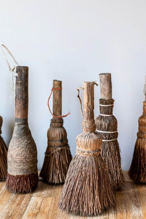 Antique Ideas, Handmade Broom, Brooms And Brushes, Primitive Antiques, Diy Recycle, Miniature Houses, Brooms, Paint Brush, Paint Brushes