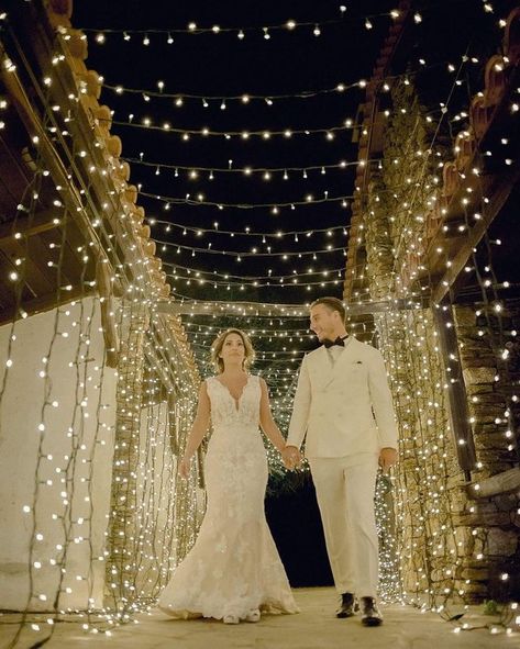 Light Tunnel Wedding, Fairy Light Tunnel, Wedding Tunnel, Wedding Tunnels, Fairy Lights Wedding, Light Tunnel, Pre Wedding Shoot Ideas, Persian Wedding, Wedding Exits