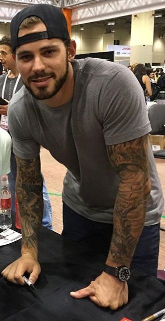 OMG HE JUST BEAUTIFUL 😍😘 Tyler Seguin Tattoo, Grooming Tattoo, Guys With Tattoos, Dallas Stars Hockey, Hockey Guys, Hot Hockey Players, Stars Hockey, Muster Tattoos, Tyler Seguin