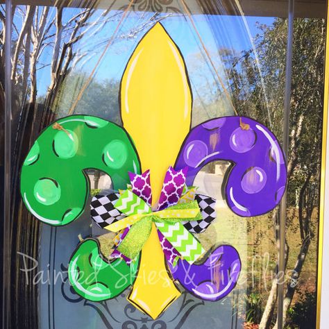 Mardi Gras Door Hanger / Spring Decor / Mardi Gras / Home Mardi Gras Door Hanger, Mardi Gras Desserts, Mardi Gras Door, Mardi Gras Diy, Louisiana Decor, New Orleans Decor, Mardi Gras Decor, Madi Gras, Mardi Gras Crafts