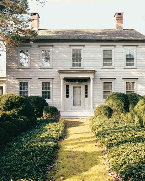 Turkey Hill, Colonial House Exteriors, Martha Stewart Home, New England Homes, New England Style, Farmhouse Exterior, Colonial House, White Houses, Historic Homes