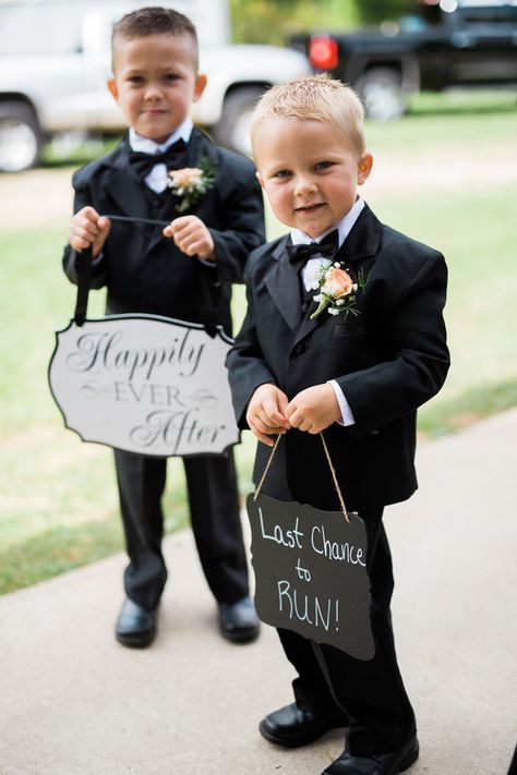 Ring Boy Ideas, Ring Barrier Outfit, Ring Barrier Ideas, Wedding Bearers, Flower Boy Wedding, Toddler Ring Bearer Outfit, Ring Bearer Outfit Black, White Tuxedo Wedding, Ring Bearer Suit