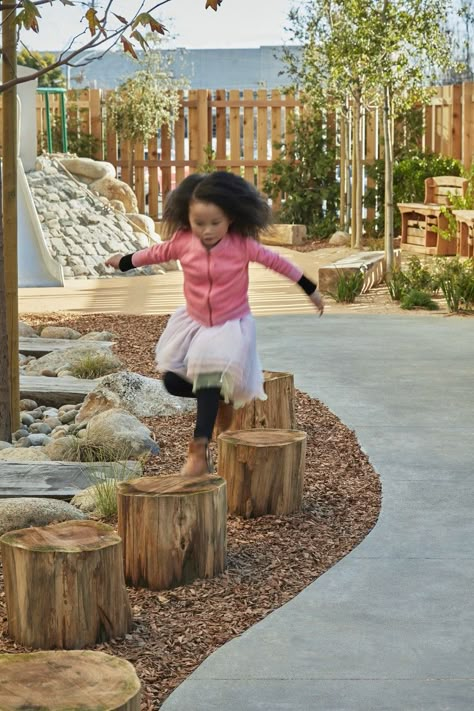 Nature Playground, Public Library Design, Modern Playground, Play Garden, Green School, School Playground, Natural Playground, Playground Design, Outdoor Classroom