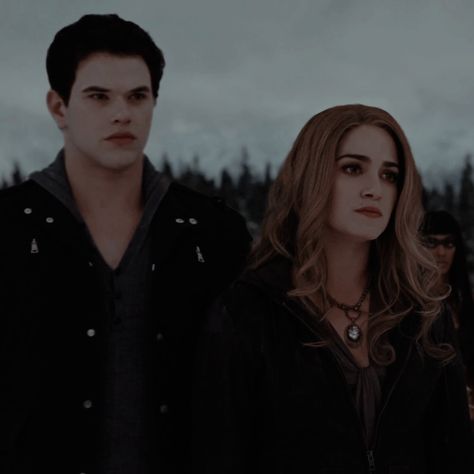 Rosalie Twilight, Twilight Cullens, Twilight Icons, Seth Clearwater, Rosalie Cullen, Emmett Cullen, Rosalie Hale, Stephanie Meyers, Twilight Aesthetic